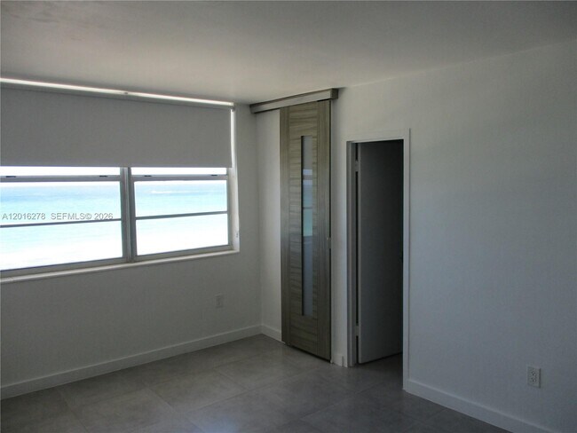Building Photo - 5313 Collins Ave