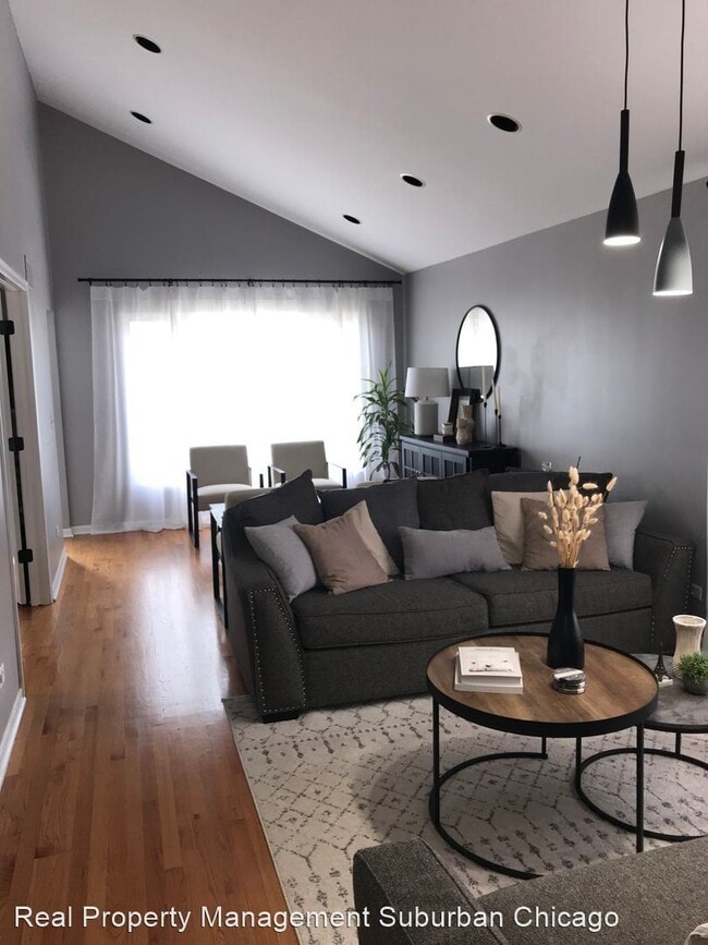 Building Photo - 4 br, 3 bath House - 5901 Burr Oak Avenue