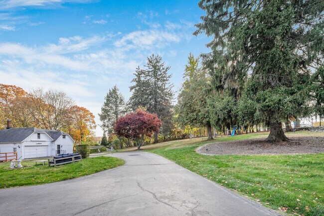 Building Photo - 64 Montebello Rd