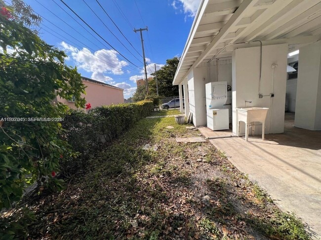 Building Photo - 1100 NW 71st St