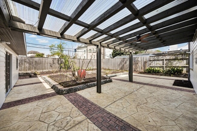 Building Photo - 2506 Avalon Pl