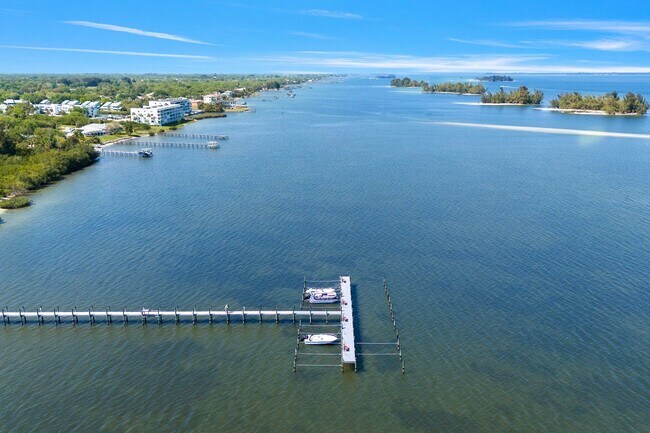 Building Photo - 6165 S Mirror Lake Dr