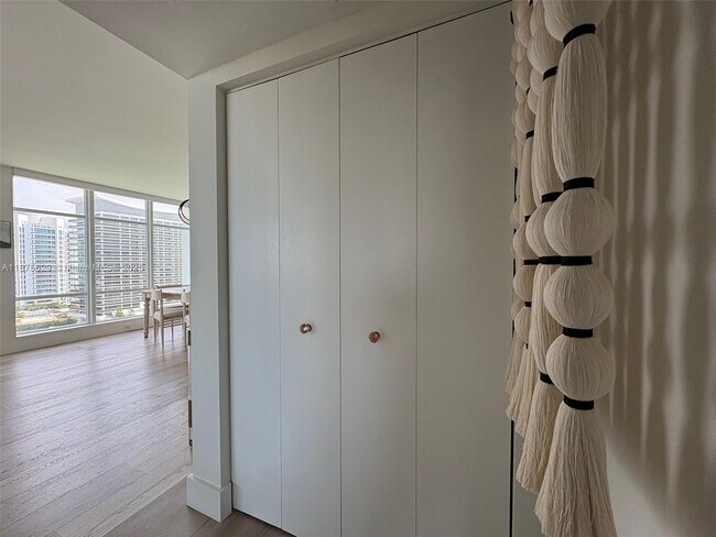 Building Photo - 5750 Collins Ave