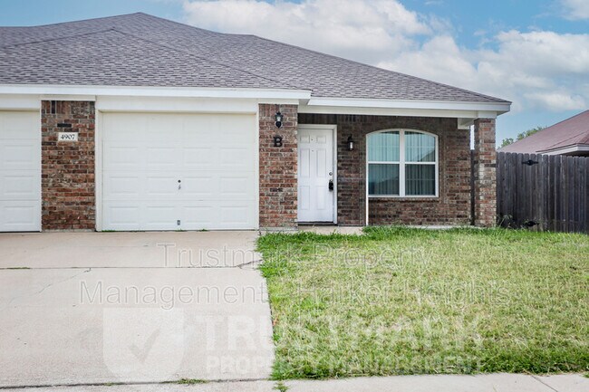 Building Photo - 4907 John David Dr