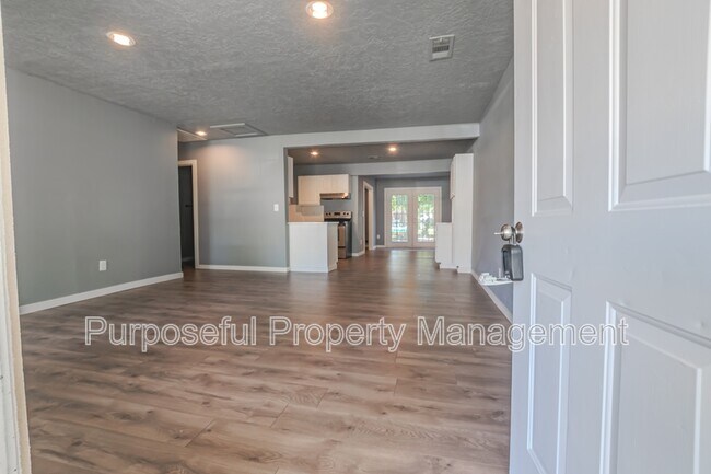 Building Photo - 516 Morrison Ave