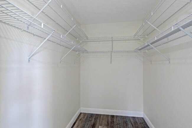 Building Photo - 6479 Chasewood Dr