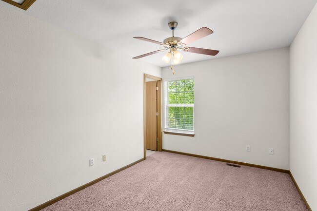 Building Photo - 509-511 Glenstone Dr.