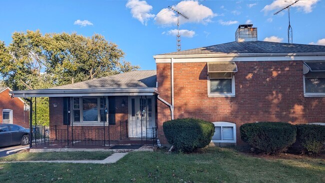 Primary Photo - 1710 N Raynor Ave