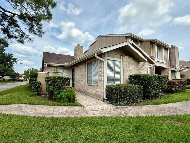 Primary Photo - 11633 Village Pl Dr