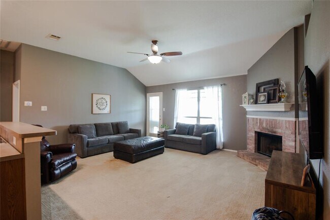 Building Photo - 113 Windsor-