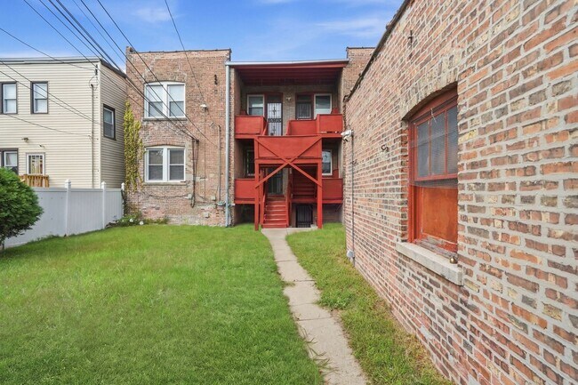 Building Photo - 6945 S Calumet Ave