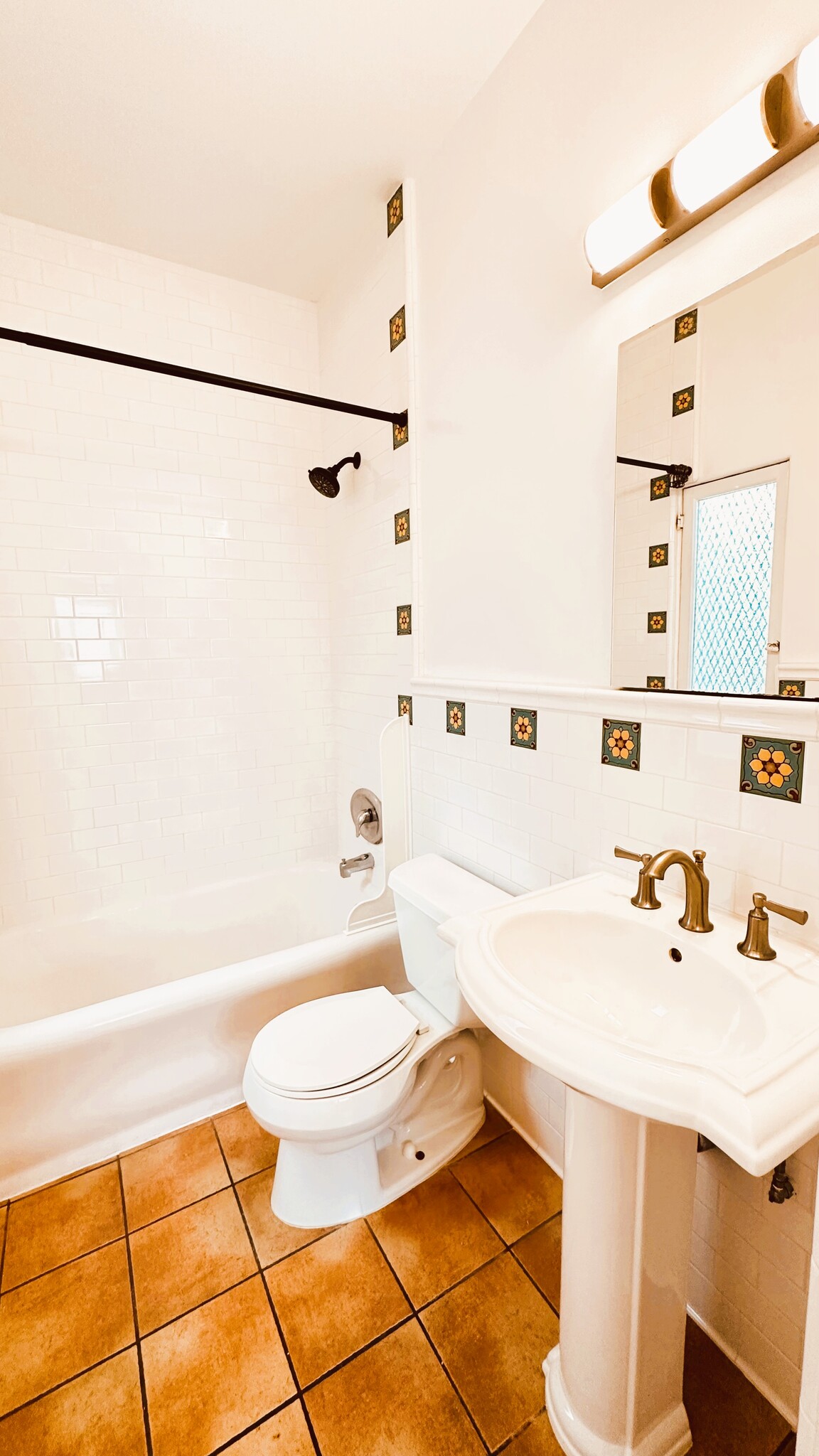 Building Photo - 1609 1/2 S Sierra Bonita Ave