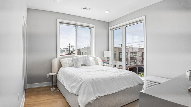 Building Photo - Luxury Fishtown Apartment With Parking!