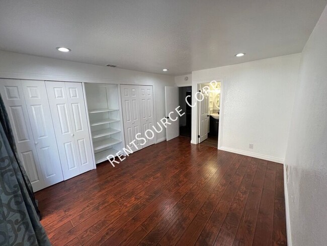 Building Photo - 3 Bedroom Single Story Home For Rent in La...