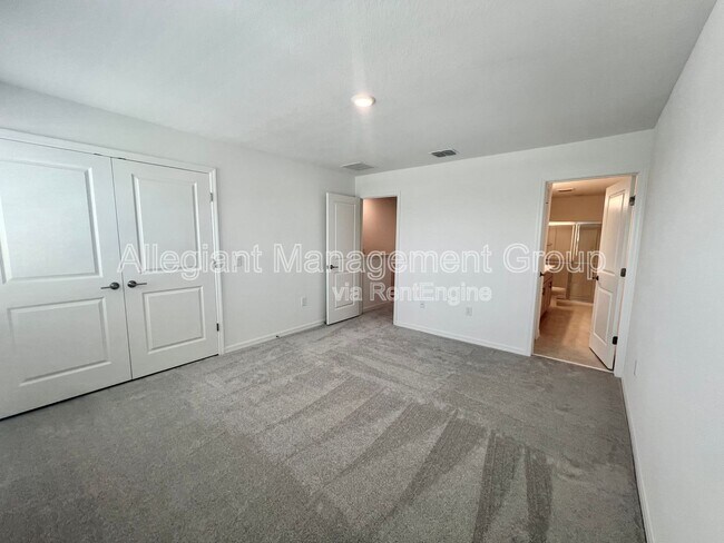 Building Photo - 3200 Skyline Lp