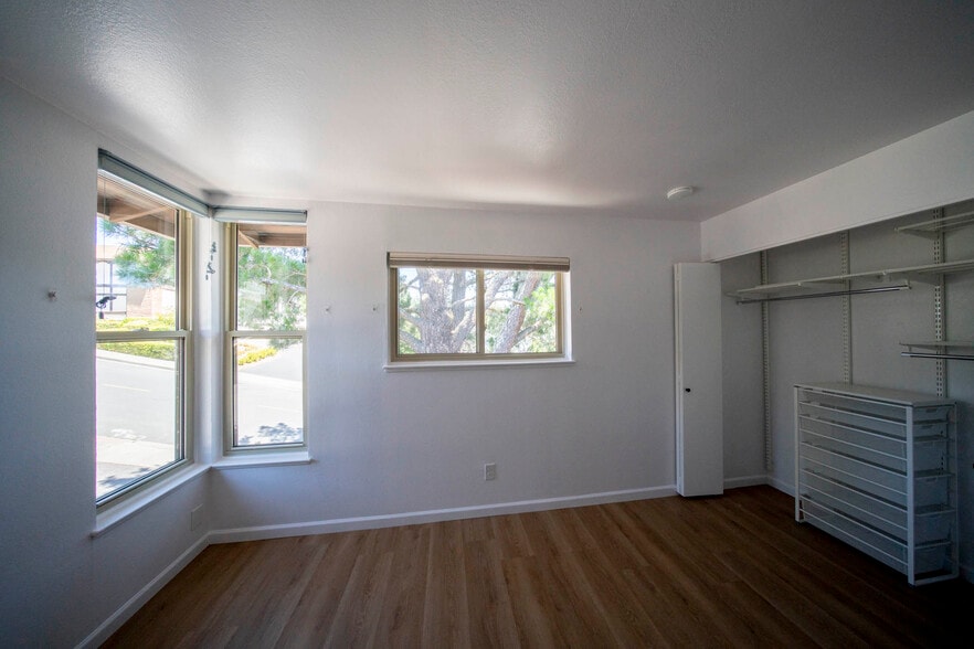 Building Photo - 2022 Ascot Dr