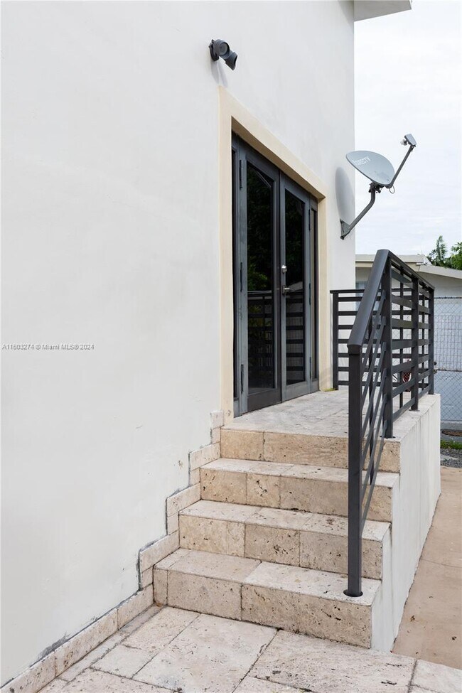 Building Photo - 4538 SW 1st St