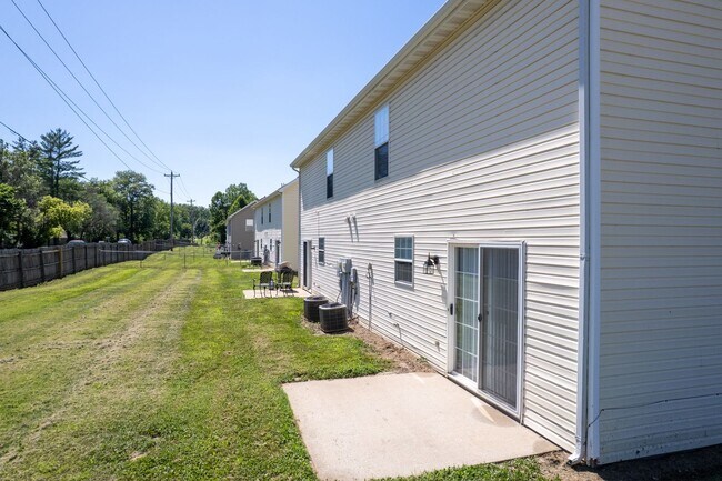 Building Photo - 4302-4304 Cheryl Ct.