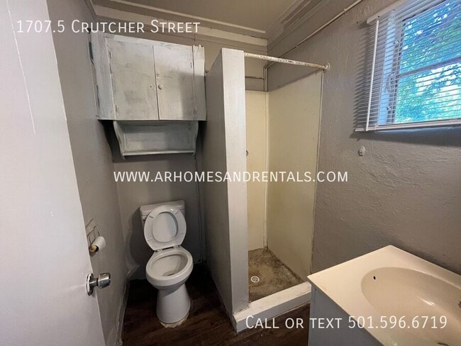Building Photo - 1707.5 Crutcher St