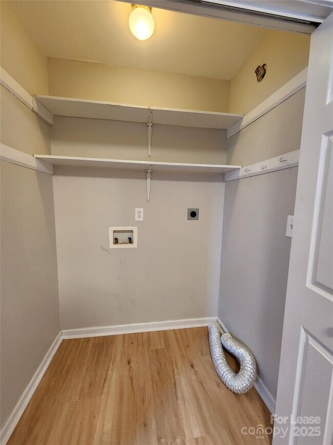 Building Photo - 1247 Forest Park Dr