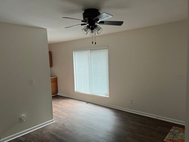 Building Photo - 800 Lullwater Rd