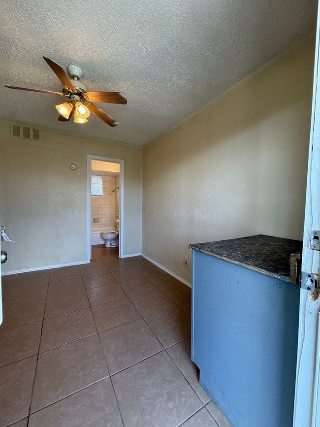 Building Photo - Conveniently Located Studio with ALL Utilities INCLUDED