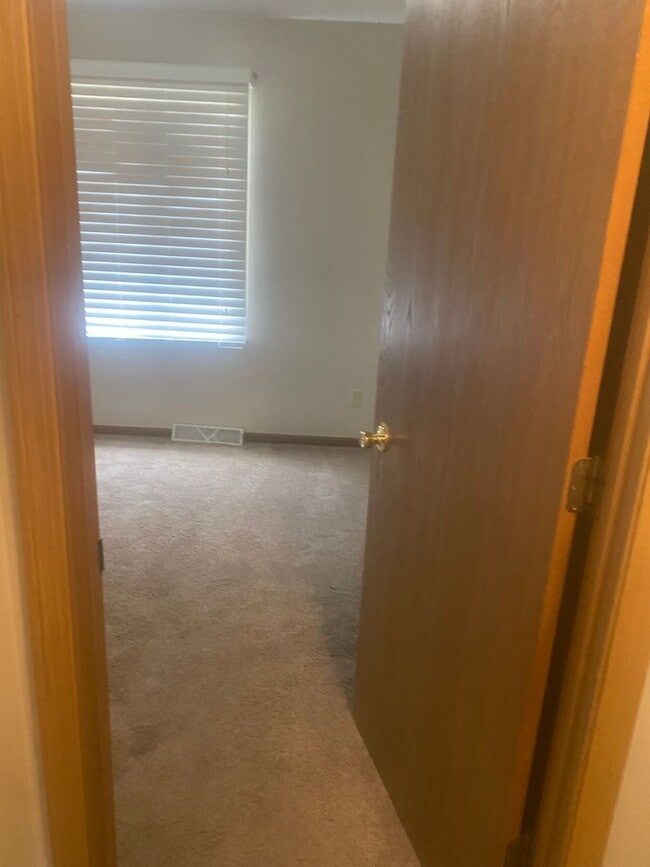 Building Photo - 612 E Madison St