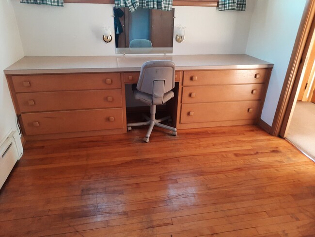 Bedroom with built in dresser/desk - 6979 US Highway 2 41 M35