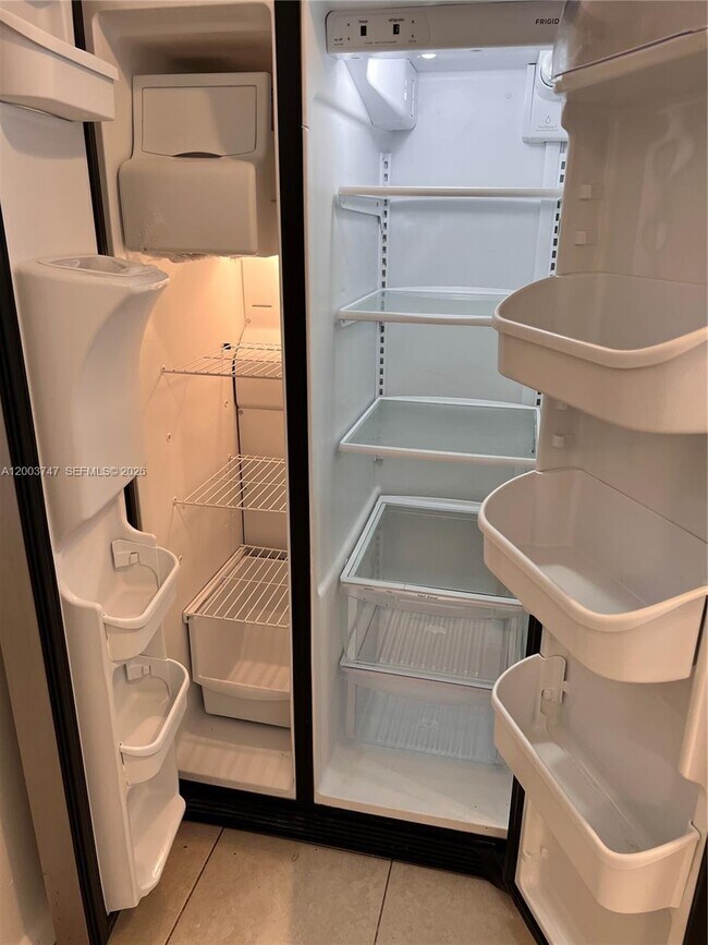 Building Photo - 15221 NE 6th Ave