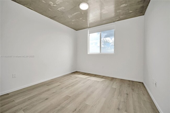 Building Photo - 475 NE 125th St