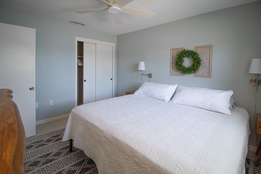 Building Photo - 4611 S School Ave