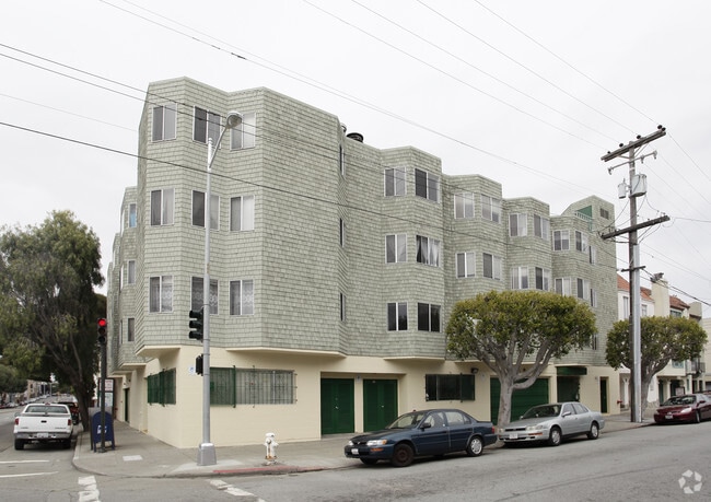 Building Photo - Apartamentos de la Esperanza