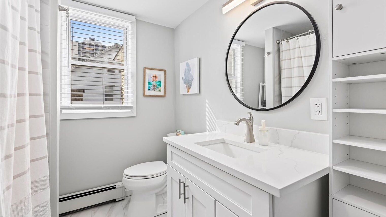 Building Photo - 228 N Dudley Ave