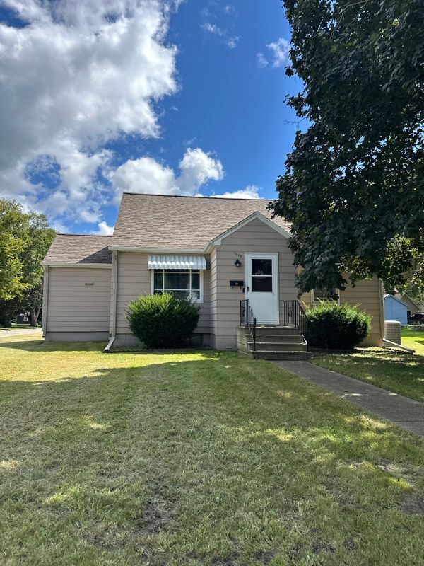 Building Photo - 1502 Lake St