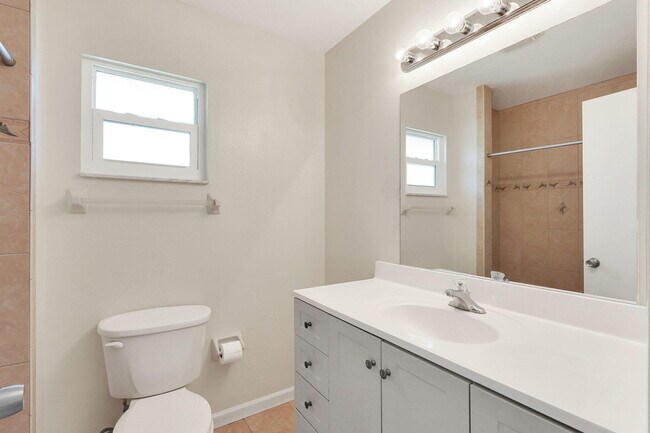 Building Photo - 1612 SE Cascella Ct