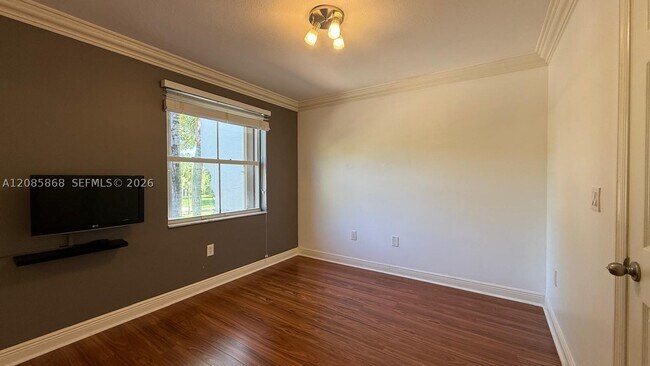 Building Photo - 4735 SW 164th Ave