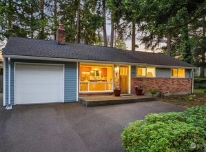 Building Photo - 12561 Roosevelt Way NE