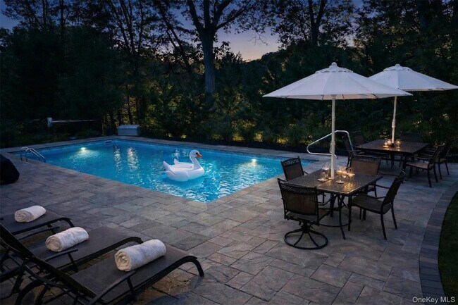 Building Photo - 205 Pine Ave