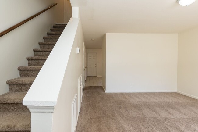 Building Photo - Two Bedroom Home!