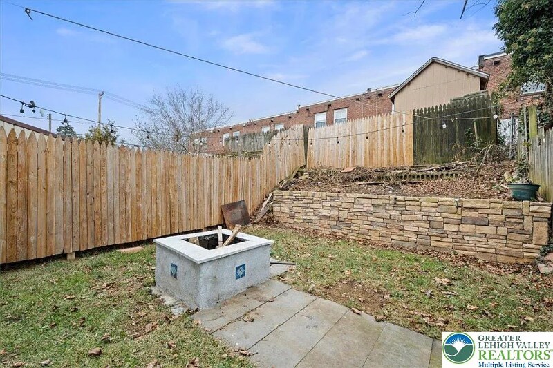 Building Photo - 2308 3rd St