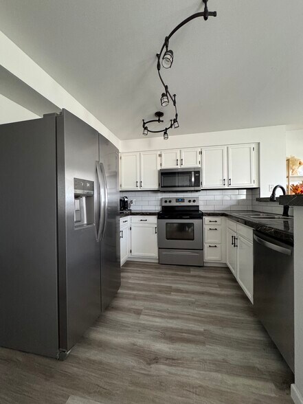 Kitchen - 13781 E Lehigh Ave