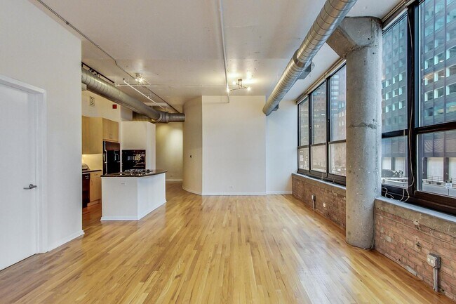 Building Photo - 130 S Canal St