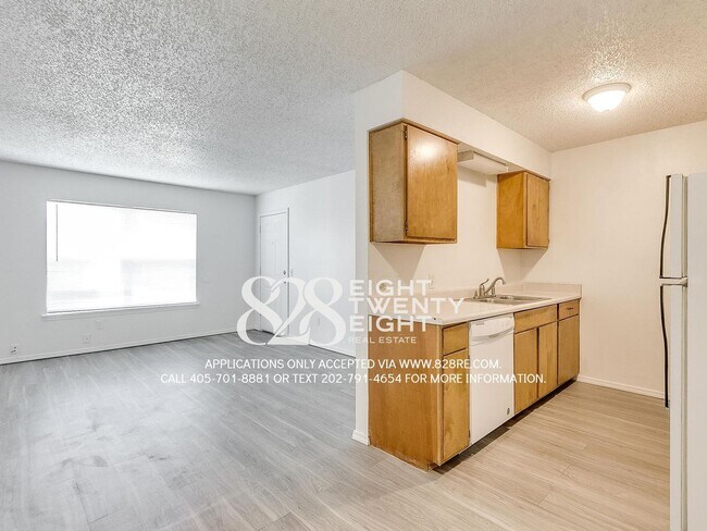 Building Photo - AVAILABLE NOW! 2 bed/1 bath Apartment at W...