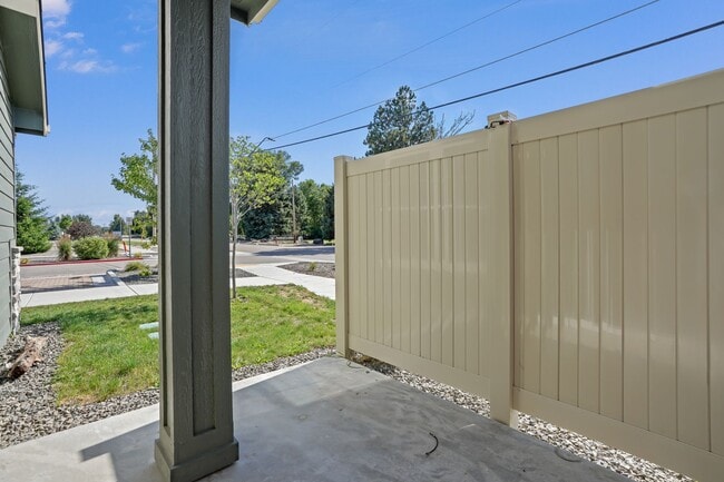 Building Photo - Beautiful Home in Garden City!