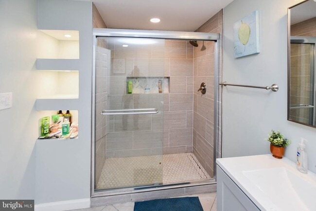 Building Photo - 3802 Cedar Dr