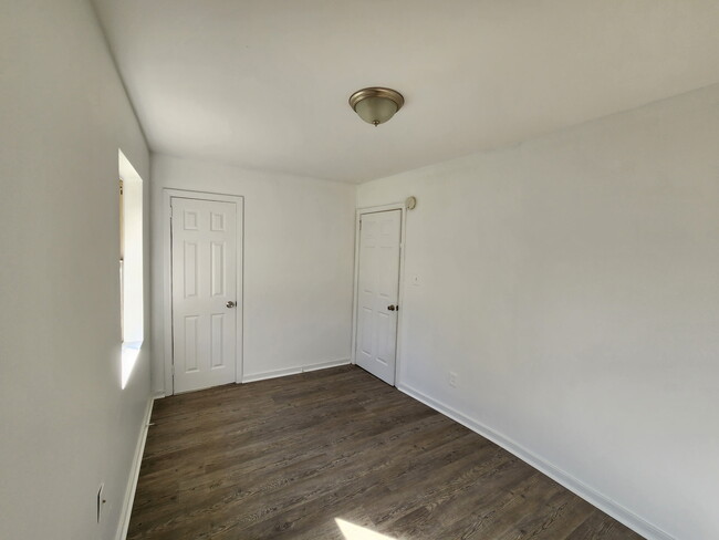 Building Photo - 1721 Collier Dr