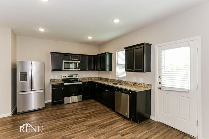 Building Photo - 6003 Mojave Dr
