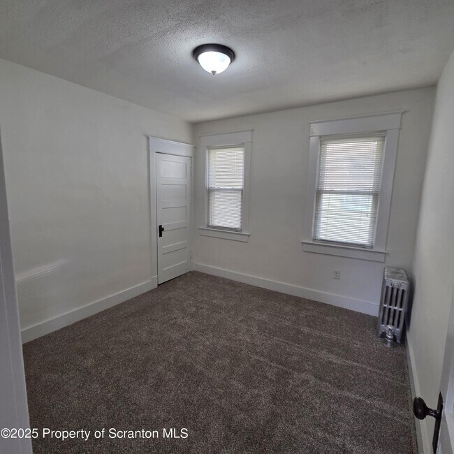 Building Photo - 1440 Thackery St