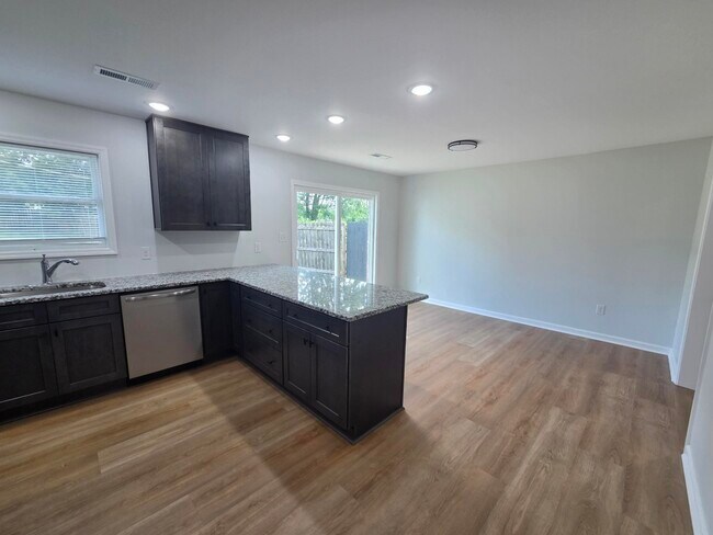 Building Photo - 1352 Canonero Dr