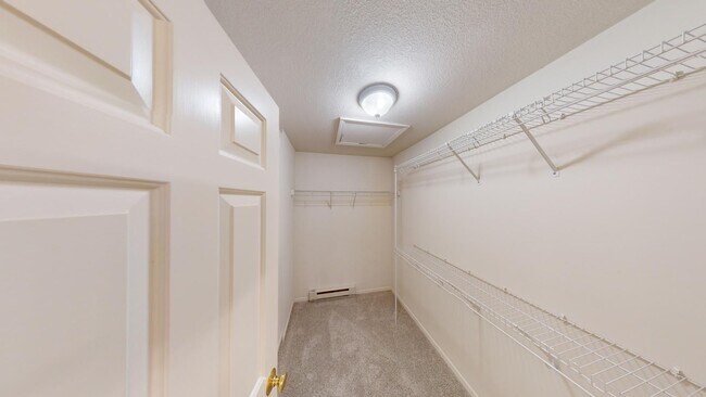 Building Photo - Excellent Canfield Location!! Very clean and well maintained 3 bedroom/2 Full Bath Condo.